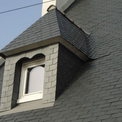 Couverture ardoise d'Espagne - Crochets en inox - Noues ardoises (travail à l'ancienne)